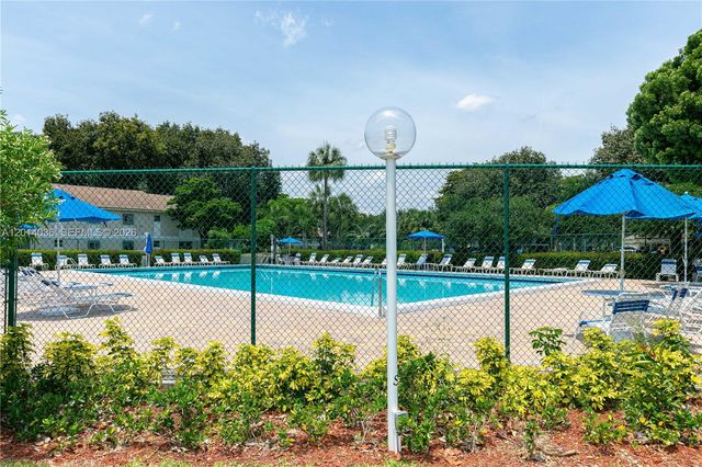 717 Gardens Dr 201, Pompano Beach, FL 33069