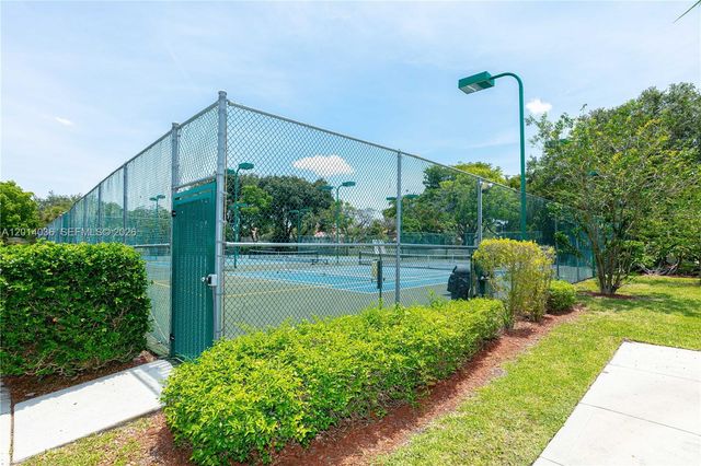 717 Gardens Dr 201, Pompano Beach, FL 33069