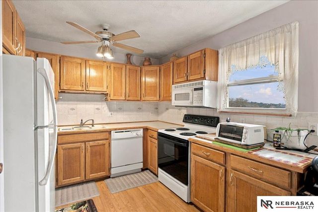 9023 Grand Avenue, Omaha, NE 68134