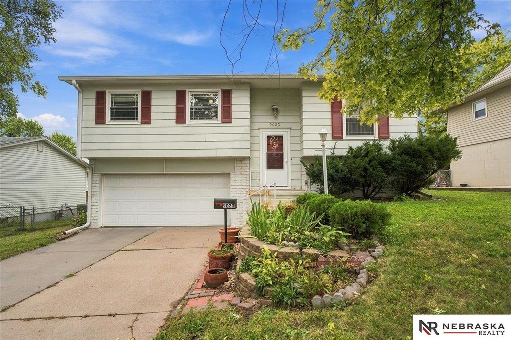 9023 Grand Avenue, Omaha, NE 68134