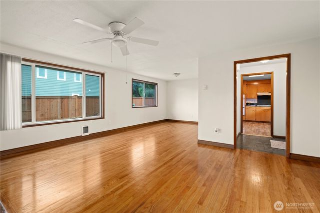 185 SW 3rd Street, Oak Harbor, WA 98277