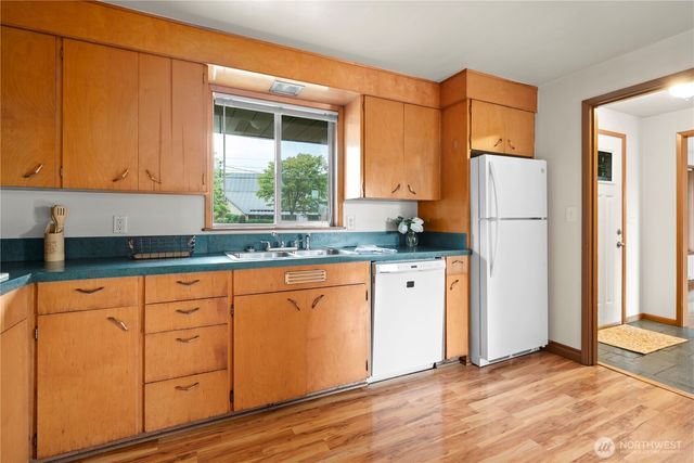 185 SW 3rd Street, Oak Harbor, WA 98277