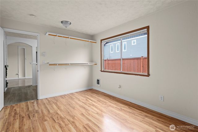 185 SW 3rd Street, Oak Harbor, WA 98277