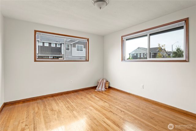 185 SW 3rd Street, Oak Harbor, WA 98277