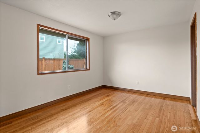 185 SW 3rd Street, Oak Harbor, WA 98277