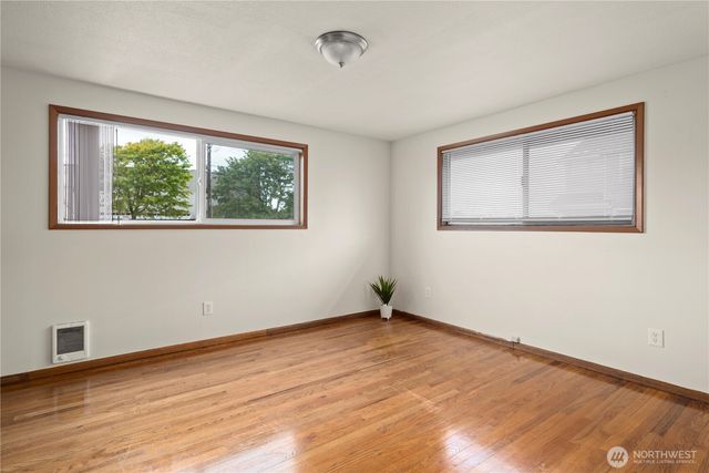 185 SW 3rd Street, Oak Harbor, WA 98277