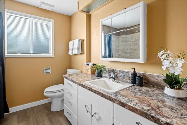 185 SW 3rd Street, Oak Harbor, WA 98277