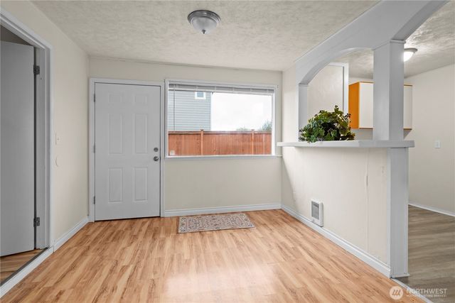 185 SW 3rd Street, Oak Harbor, WA 98277