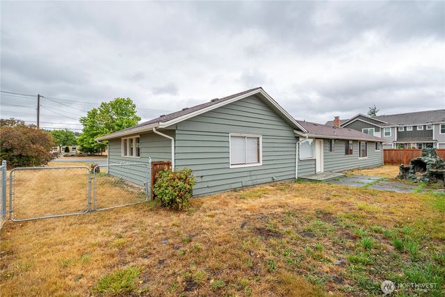 185 SW 3rd Street, Oak Harbor, WA 98277