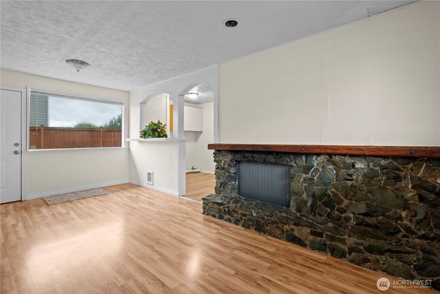 185 SW 3rd Street, Oak Harbor, WA 98277