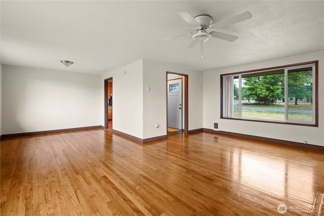 185 SW 3rd Street, Oak Harbor, WA 98277