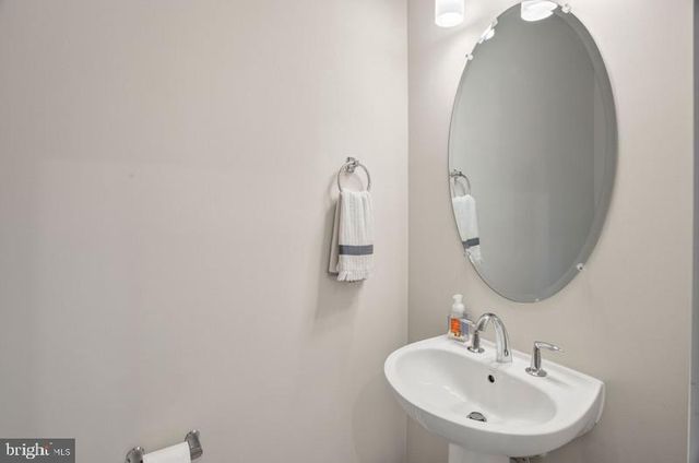 42620 PITLOCHRY TER, Sterling, VA 20166