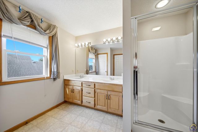 4324 SW Stone AVE, Topeka, KS 66610