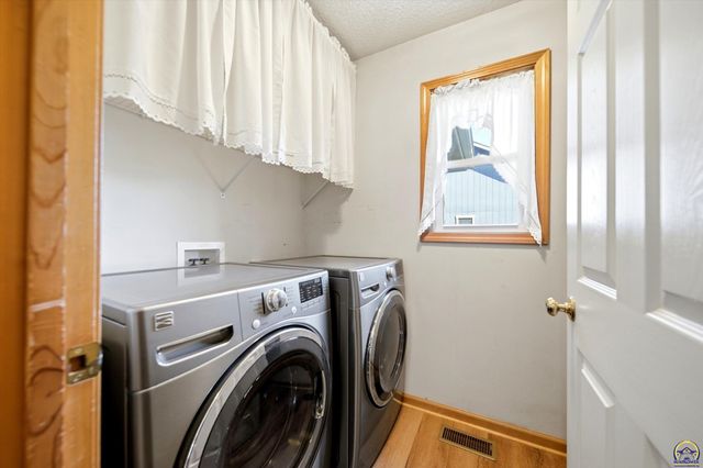 4324 SW Stone AVE, Topeka, KS 66610