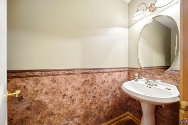4324 SW Stone AVE, Topeka, KS 66610