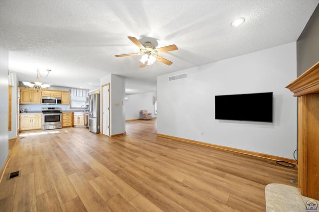 4324 SW Stone AVE, Topeka, KS 66610