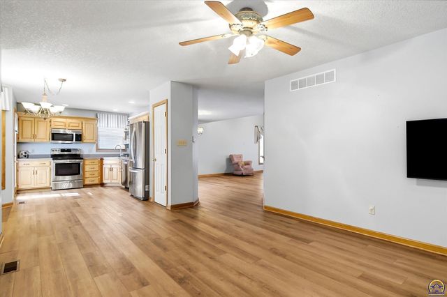 4324 SW Stone AVE, Topeka, KS 66610