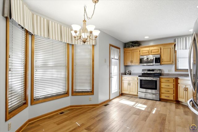 4324 SW Stone AVE, Topeka, KS 66610