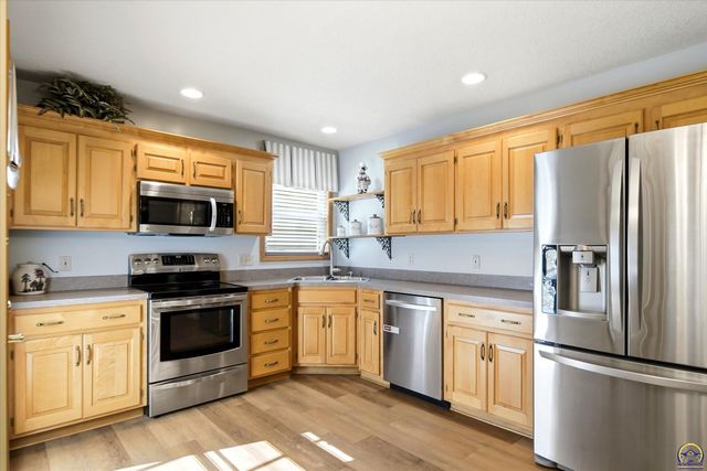 4324 SW Stone AVE, Topeka, KS 66610