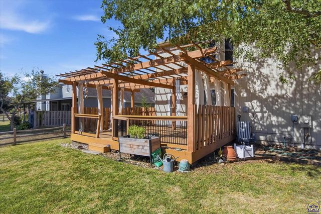 4324 SW Stone AVE, Topeka, KS 66610