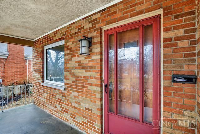 7034 East Avenue, Silverton, OH 45236