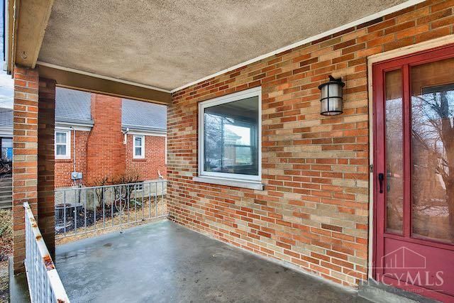 7034 East Avenue, Silverton, OH 45236