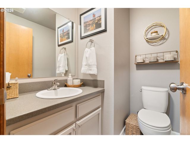 8005 Sw CHURCHILL Ct, Tigard, OR 97224