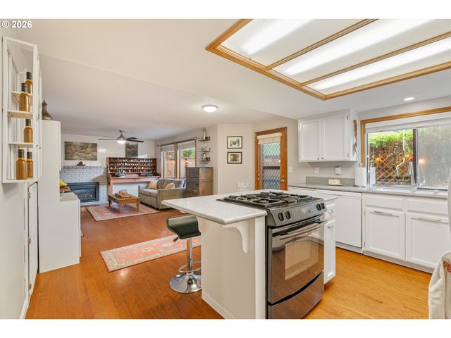 8005 Sw CHURCHILL Ct, Tigard, OR 97224