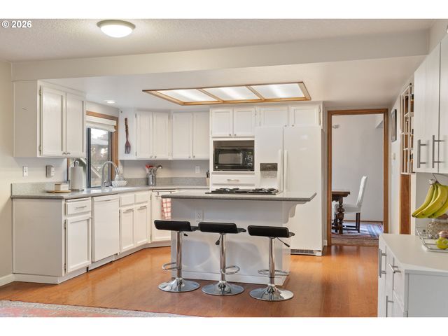 8005 Sw CHURCHILL Ct, Tigard, OR 97224