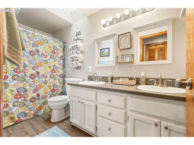 8005 Sw CHURCHILL Ct, Tigard, OR 97224