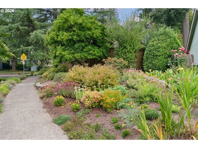 8005 Sw CHURCHILL Ct, Tigard, OR 97224