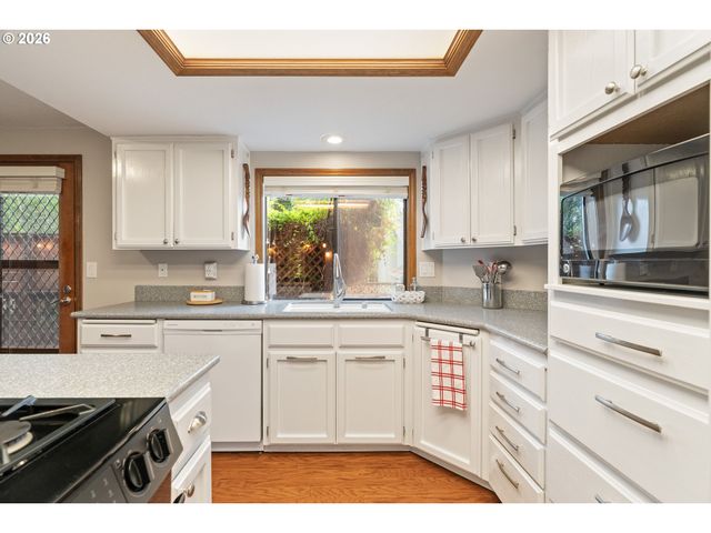 8005 Sw CHURCHILL Ct, Tigard, OR 97224