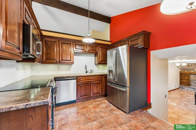 16065 Oak Street, Omaha, NE 68130