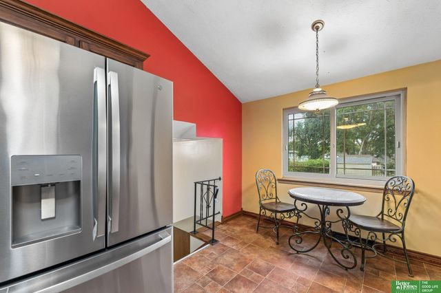 16065 Oak Street, Omaha, NE 68130