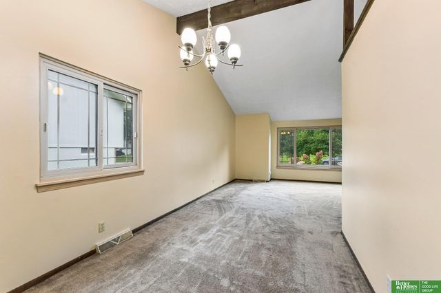 16065 Oak Street, Omaha, NE 68130