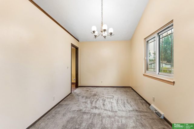 16065 Oak Street, Omaha, NE 68130
