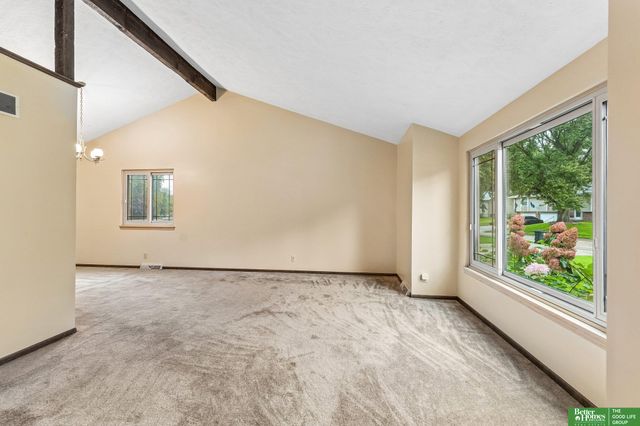 16065 Oak Street, Omaha, NE 68130