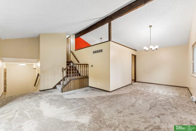 16065 Oak Street, Omaha, NE 68130