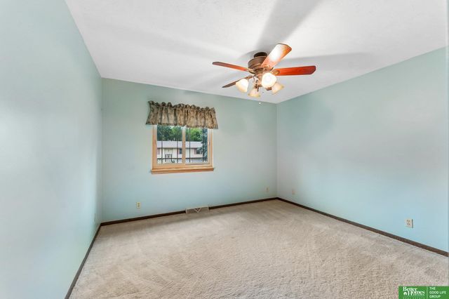 16065 Oak Street, Omaha, NE 68130