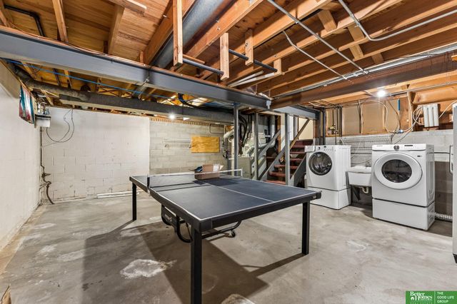 16065 Oak Street, Omaha, NE 68130