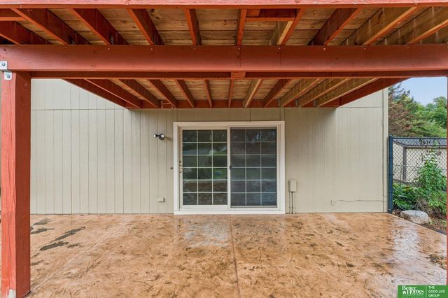 16065 Oak Street, Omaha, NE 68130