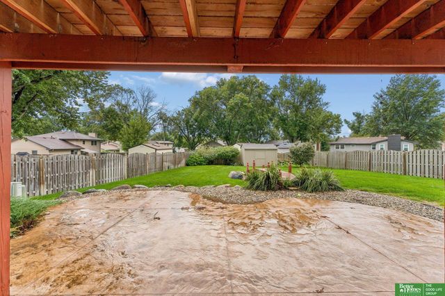 16065 Oak Street, Omaha, NE 68130
