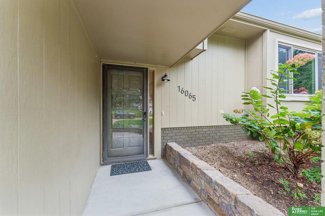 16065 Oak Street, Omaha, NE 68130