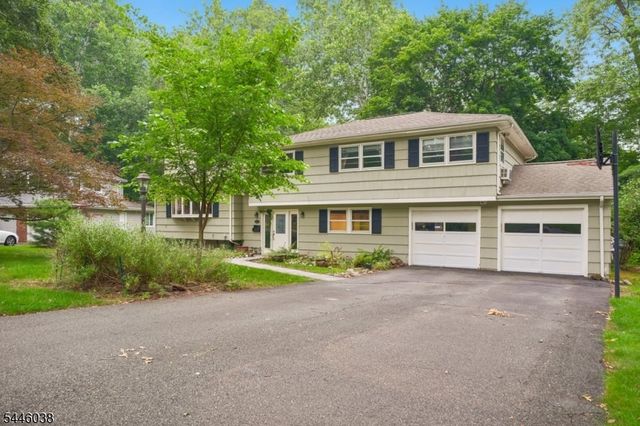 17 Billingsley Dr, Livingston Twp., NJ 07039