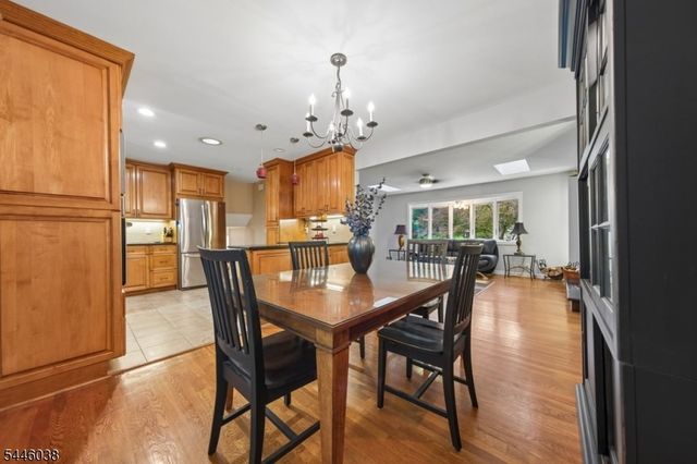 17 Billingsley Dr, Livingston Twp., NJ 07039