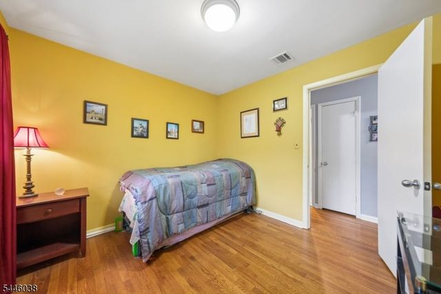 17 Billingsley Dr, Livingston Twp., NJ 07039