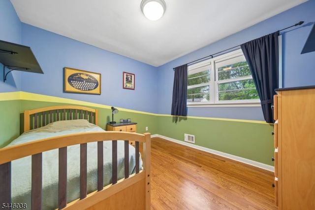 17 Billingsley Dr, Livingston Twp., NJ 07039