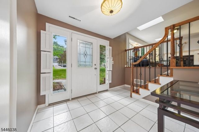 17 Billingsley Dr, Livingston Twp., NJ 07039