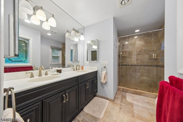 17 Billingsley Dr, Livingston Twp., NJ 07039