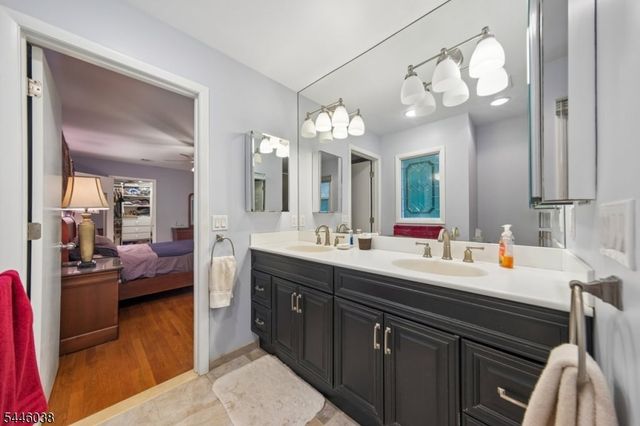 17 Billingsley Dr, Livingston Twp., NJ 07039